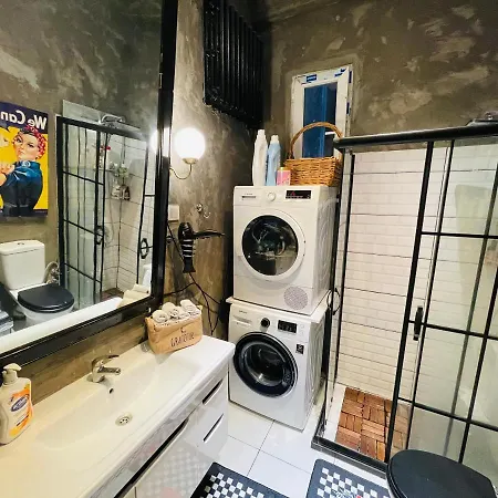 Nocleg ze śniadaniem Luxury Big Flat And 50 Mt To Taksim Square Free Wi Fi Free Laundry Service