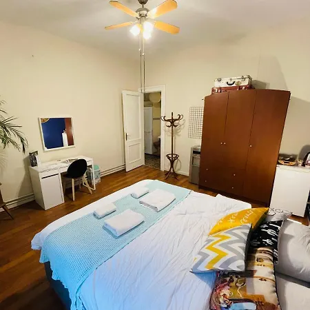 Luxury Big Flat And 50 Mt To Taksim Square Free Wi Fi Free Laundry Service Nocleg ze śniadaniem Stambuł