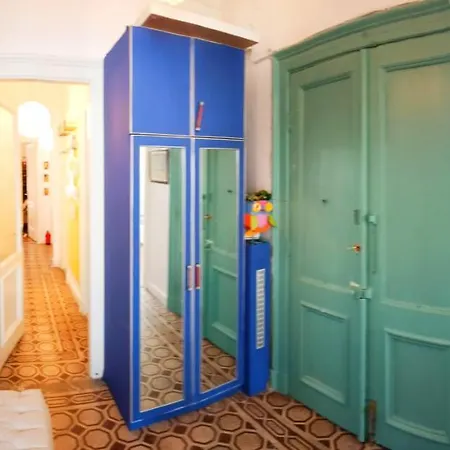 Luxury Big Flat And 50 Mt To Taksim Square Free Wi Fi Free Laundry Service לינה וארוחת בוקר *